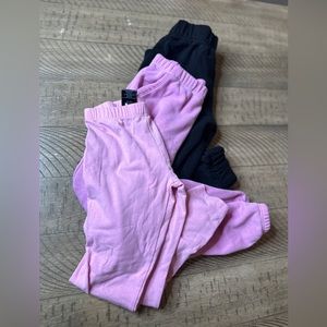 3 pairs of pants. 2 sweats & 1 pair of leggings.